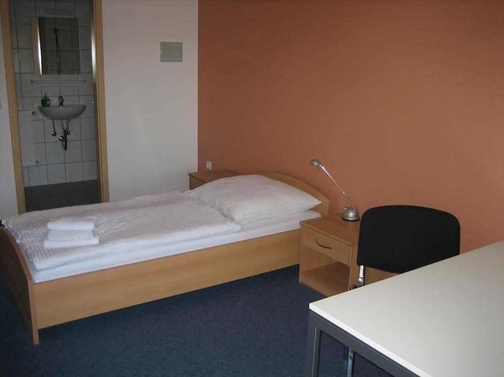 Messe Motel Laatzen Eksteriør billede